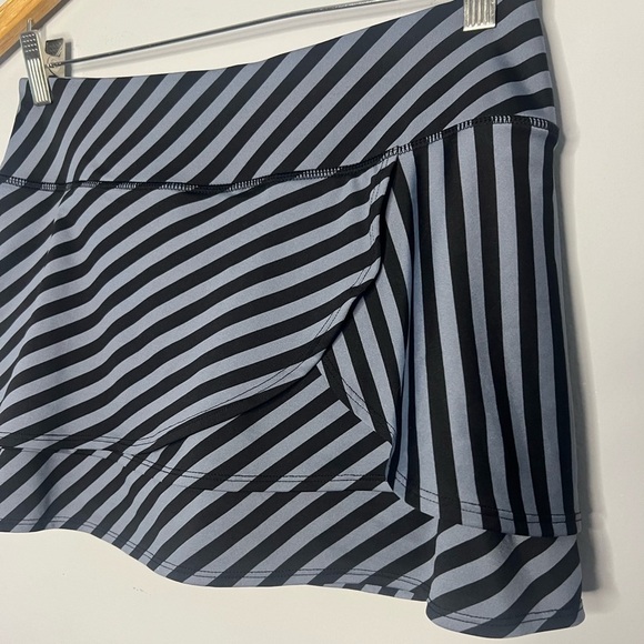 Athleta Swagger Fly By Striped Skort Skirt Small - Picture 3 of 7